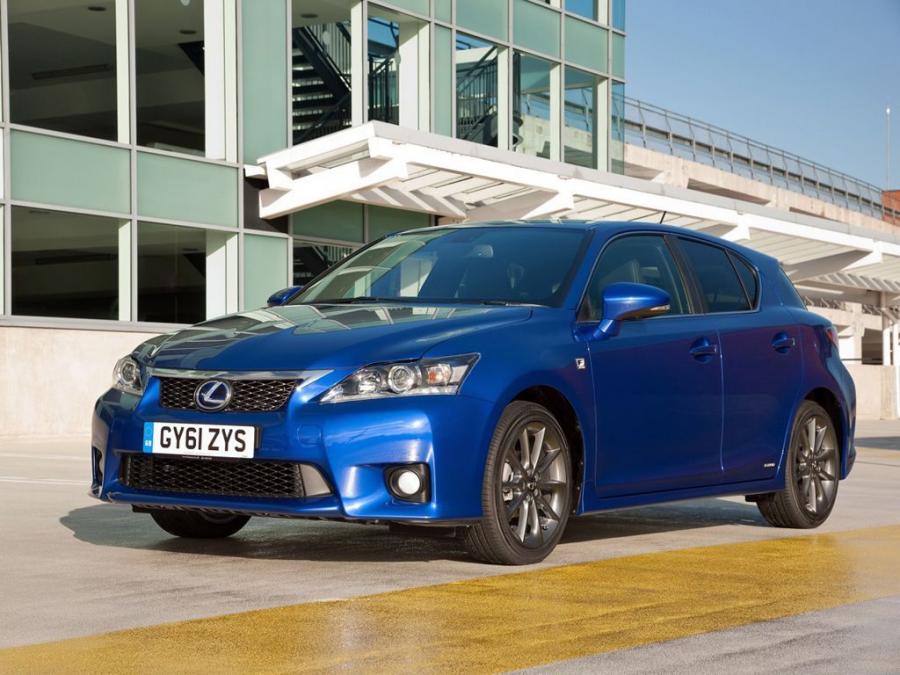  Lexus CT200h F-Sport 2011 года  (UK) (фото 10 из 21)